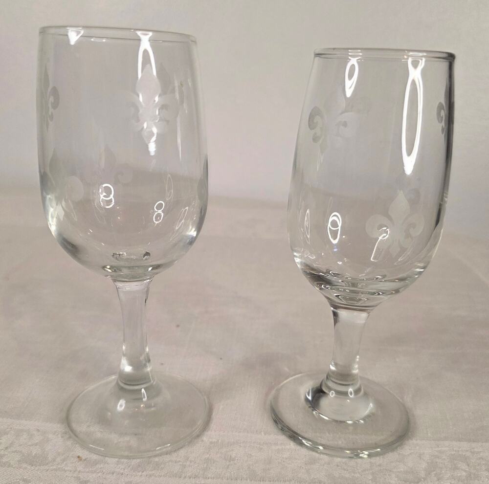 Pair of Fleur De Lis Etched Pedestal Drinking Glasses 6 ounce Clear 6 1/2" Tall